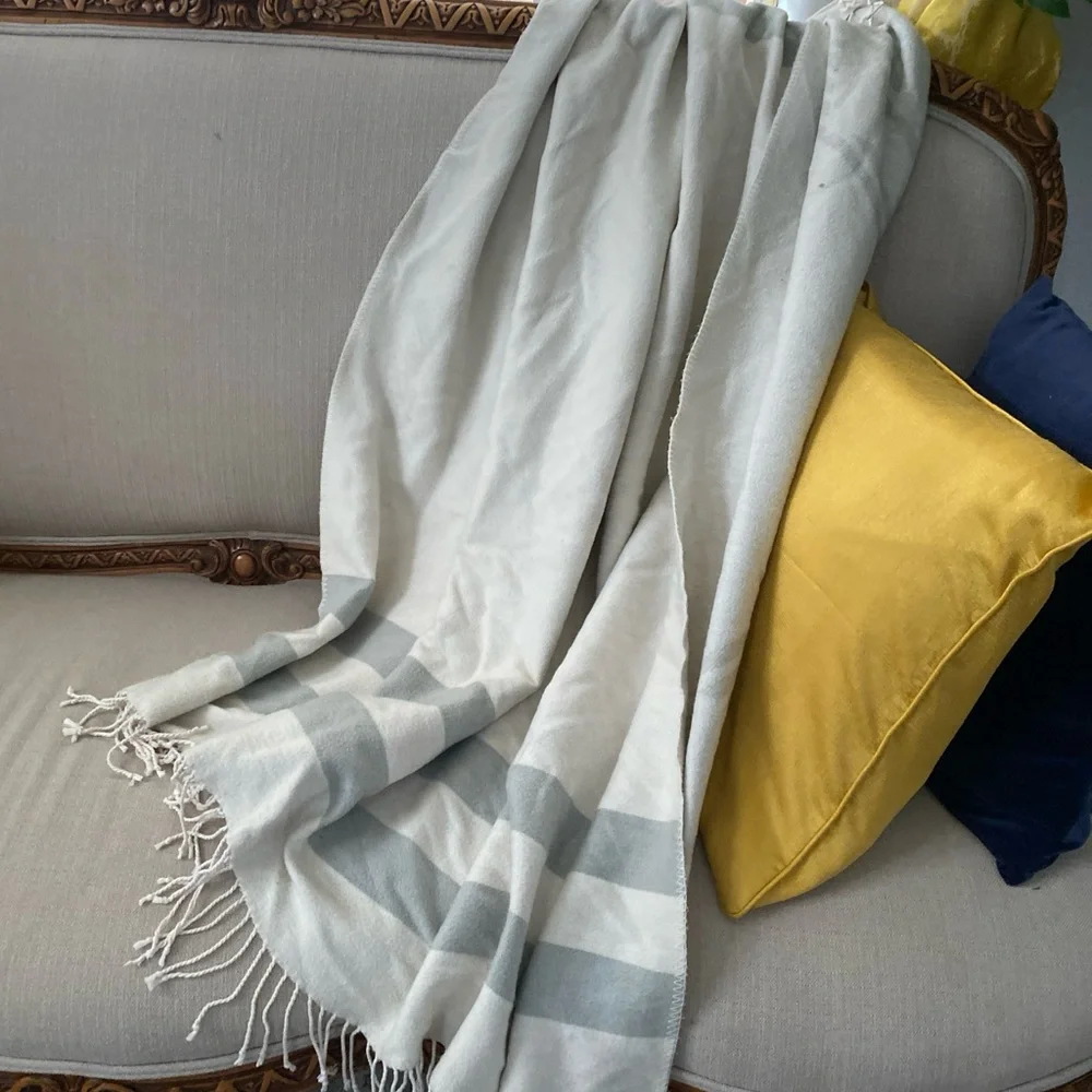 Toms fleece blanket